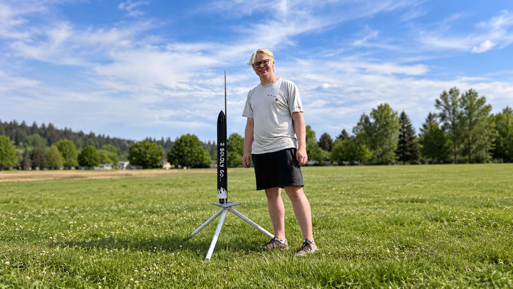 Thrust-vector-controlled model rocket